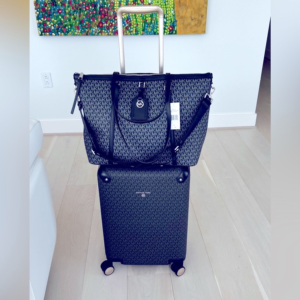 MICHAEL KORS TRAVEL LIMITED SET LOGO suitcase and Heritage Large Travel Tote Bag